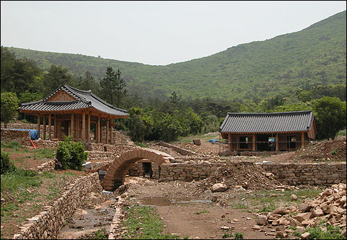 곡수당과 낙서재, 부용동 서쪽 지역에 강학공간을 조성했다. 지금 복원 중이다. 